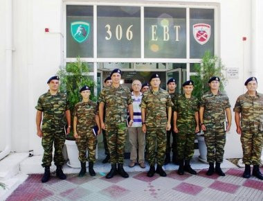 Επίσκεψη Αρχηγού ΓΕΣ στο 306ο Εργοστάσιο Βάσης Τηλεπικοινωνιών (φωτό)